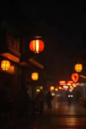 雾夜港口的长焦镜头，悬疑单元主推作品的海报画面